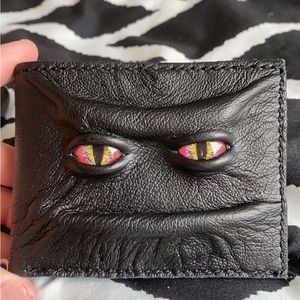 Black reptilian wallet (Red eyes)